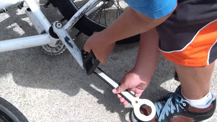 How-to-Take-BMX-Pedals-Off 