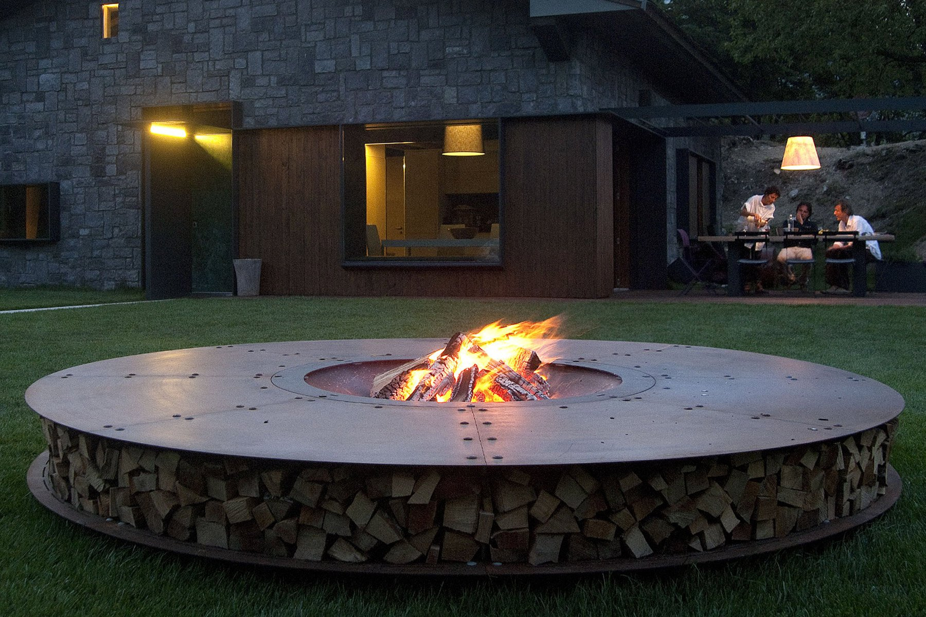 Backyard Into An Inviting Urban Retreat, Are Fire Pits Eco Friendly