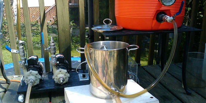A brewing kettle and a pump
